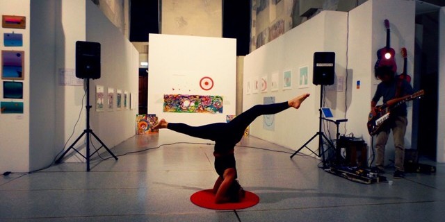 MUSICA E GESTUALITA’ SIMBOLICHE_performance yoga+music live